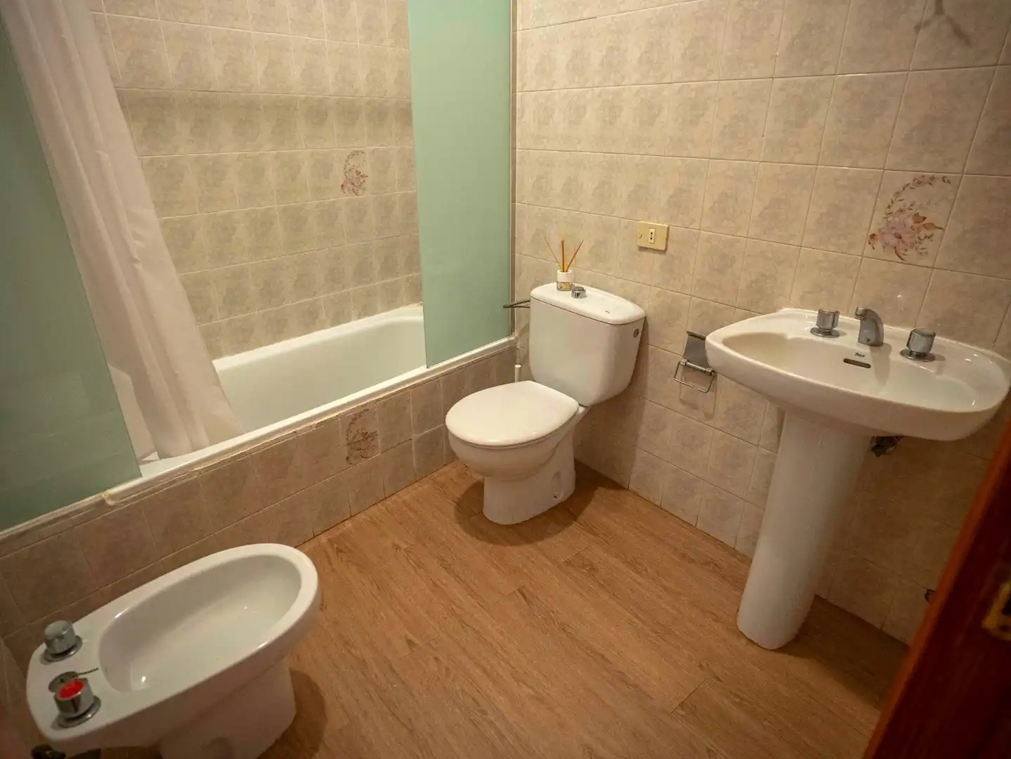 Badezimmer von Wohnungen zum Verkauf in Güímar