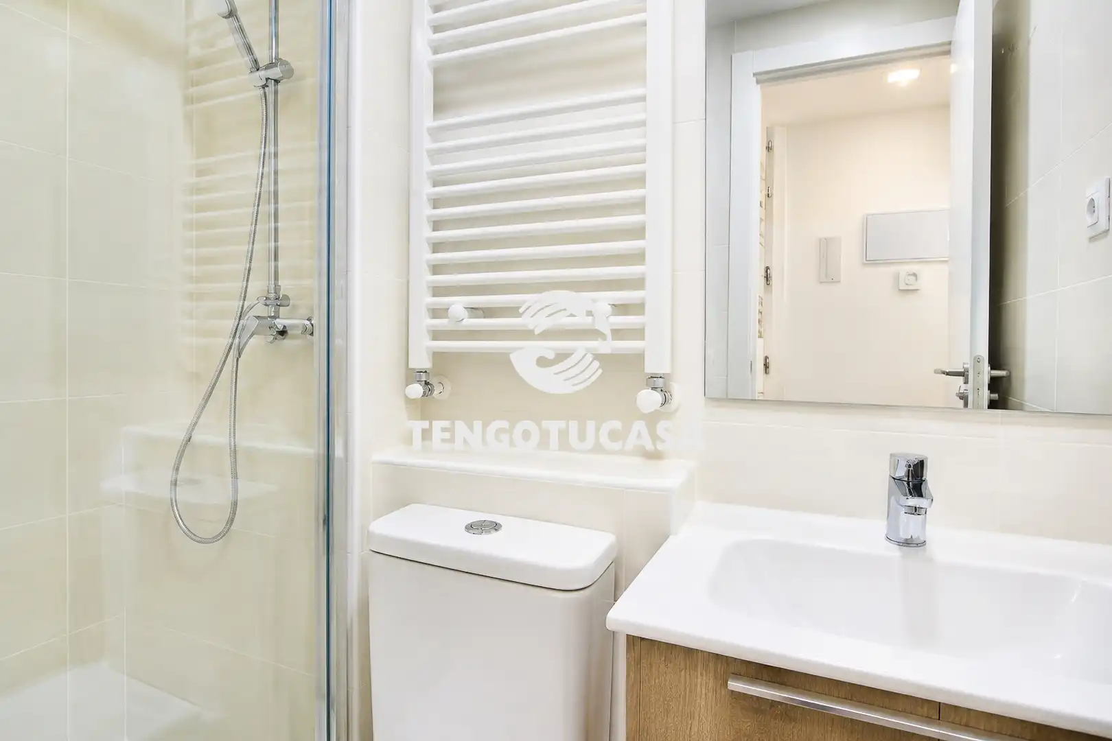 Bathroom of Flat for sale in Madrid  with Air Conditioner, Furnished and Oven
