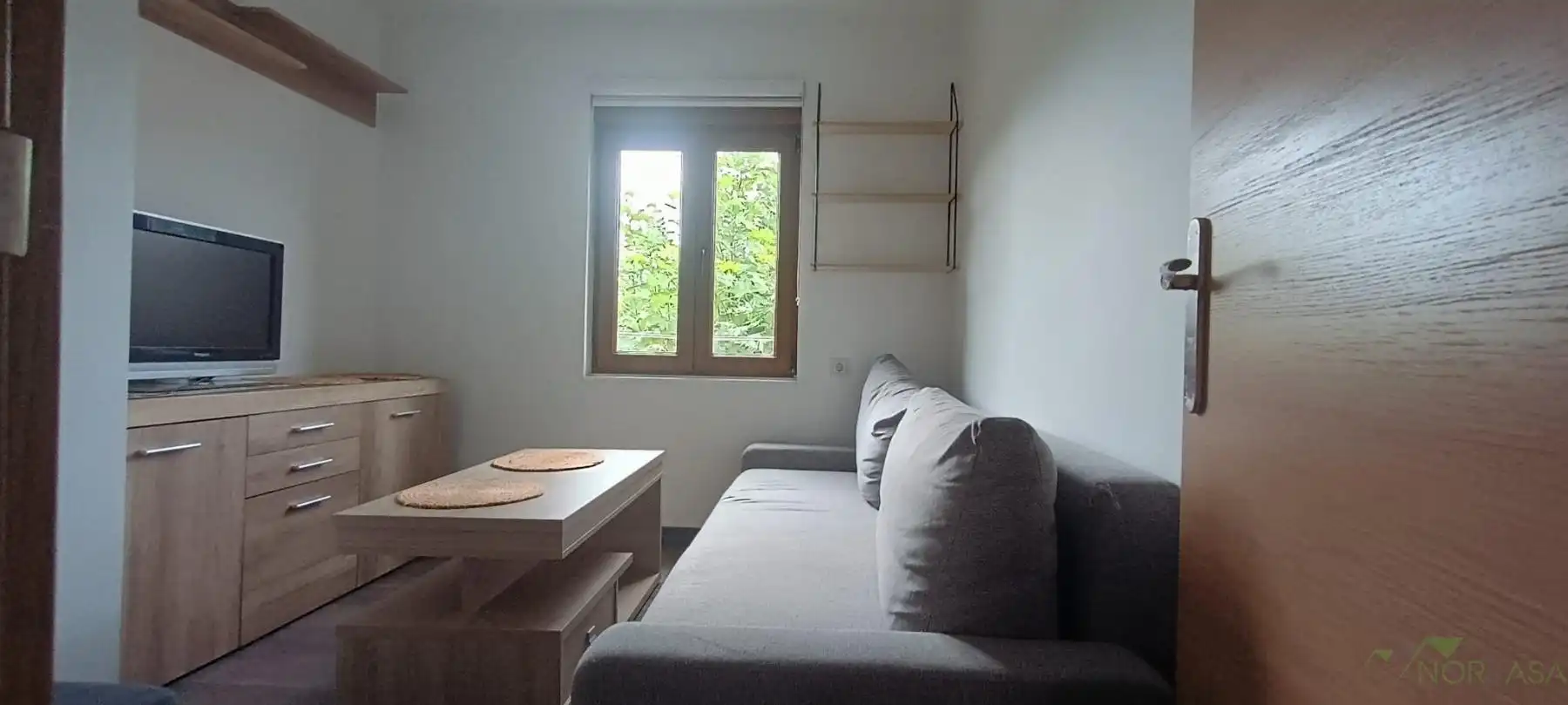Sala d'estar de Apartament en venda en Oviedo  amb Calefacció i Moblat