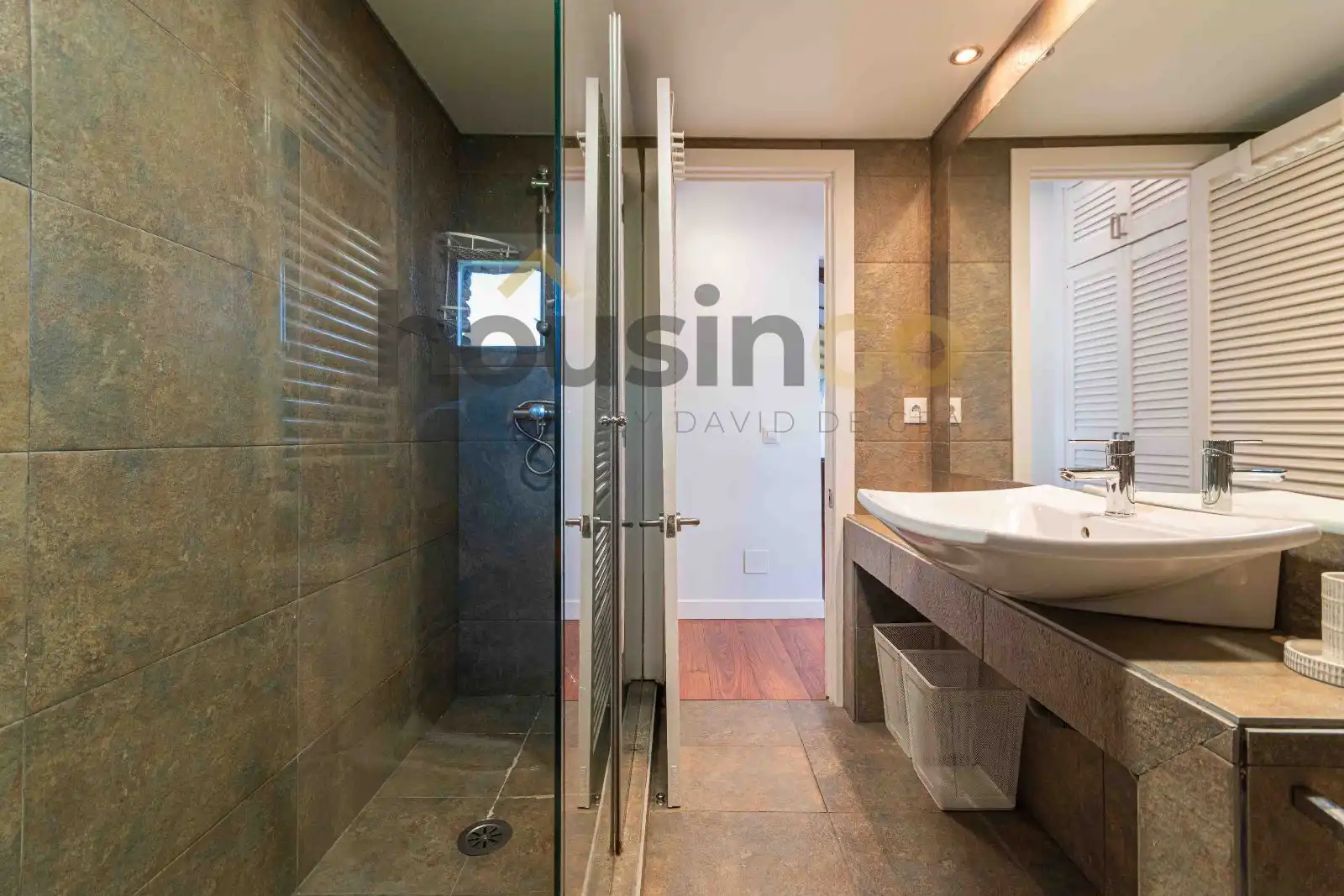 Badezimmer von Dachboden zur Miete in Madrid mit Klimaanlage, Heizung und Möbliert