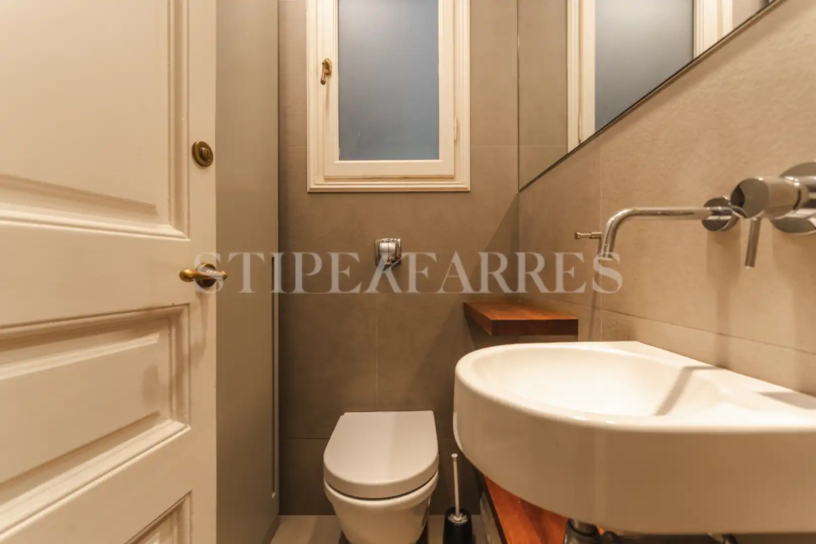 Baño de Piso de alquiler en Barcelona con Aire acondicionado, Calefacción y Amueblado