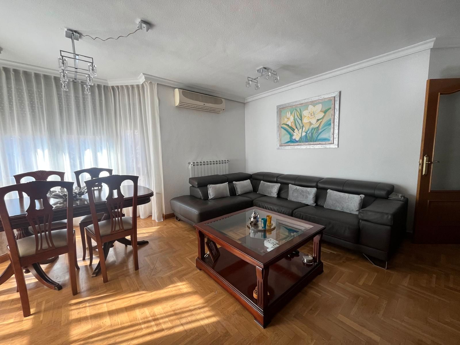 Living room of Flat for sale in Alcorcón  with Air Conditioner, Heating and Storage room