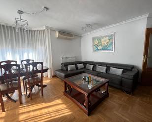 Living room of Flat for sale in Alcorcón  with Air Conditioner, Heating and Storage room