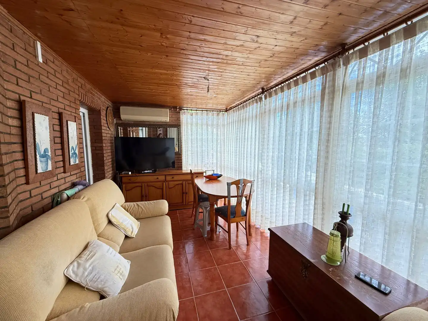 Sala d'estar de Casa adosada en venda en Móstoles amb Aire condicionat, Calefacció i Jardí privat