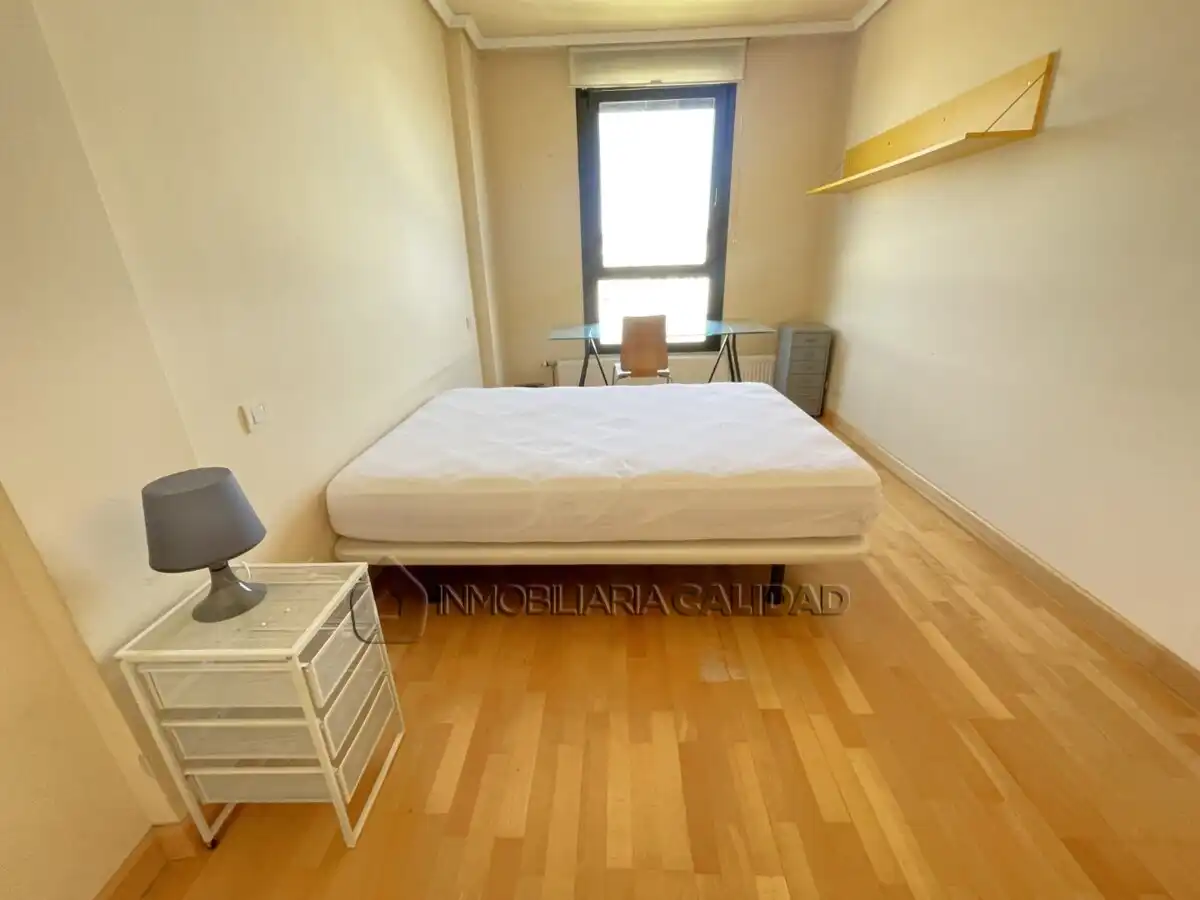 Bedroom of Flat for rent in Burgos  with Heating, Terrace and Storage room