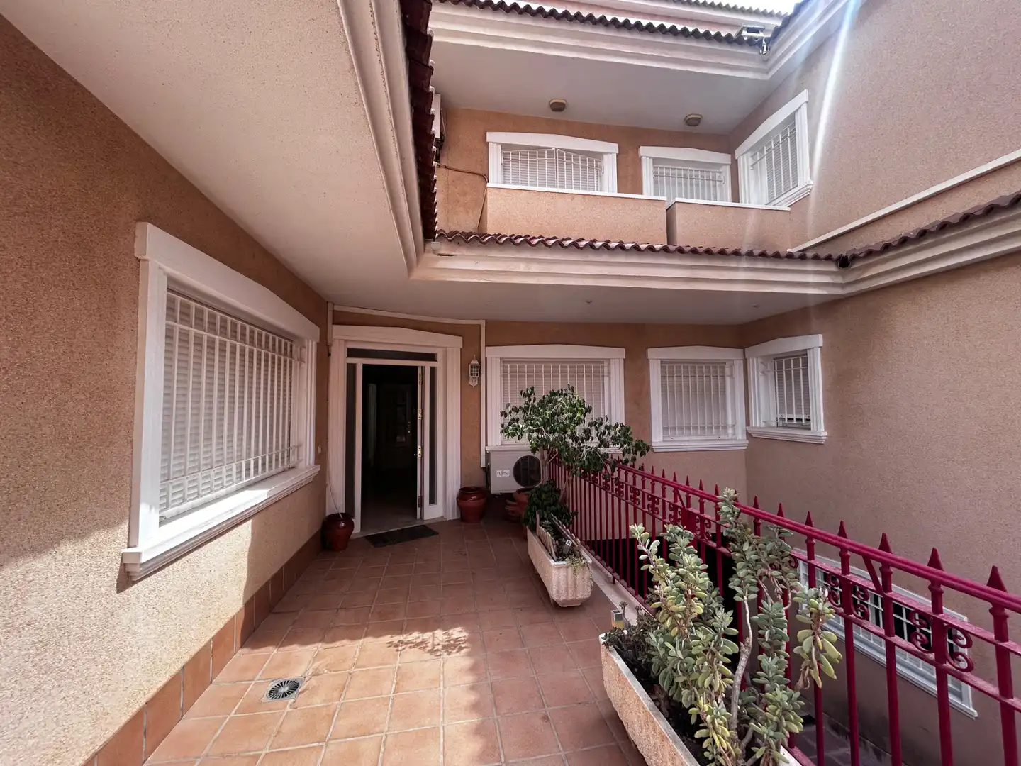 Vista exterior de Casa adosada en venda en Cartagena amb Terrassa i Moblat