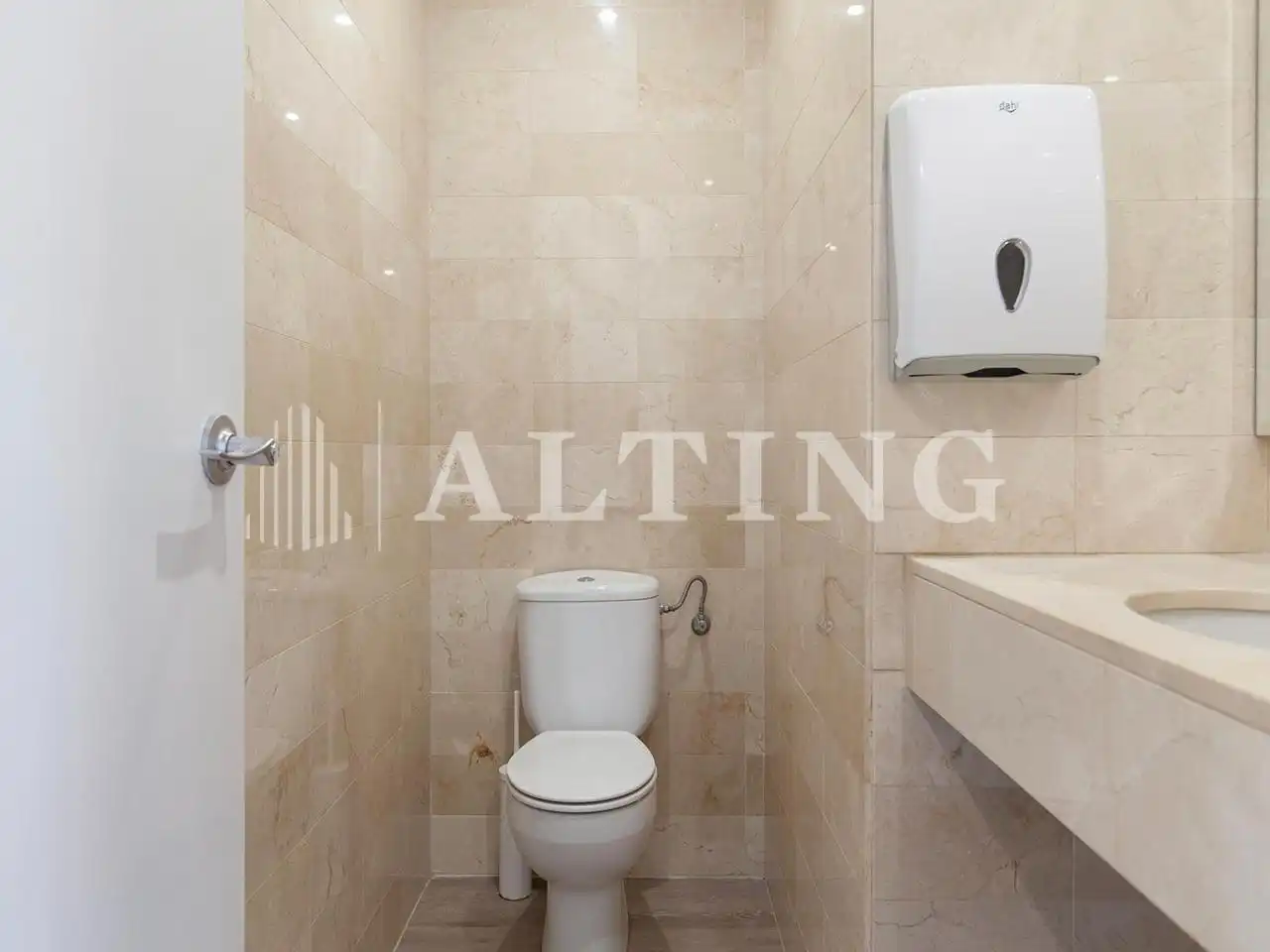 Office space with lift to rent in Catalunya, imagen 49