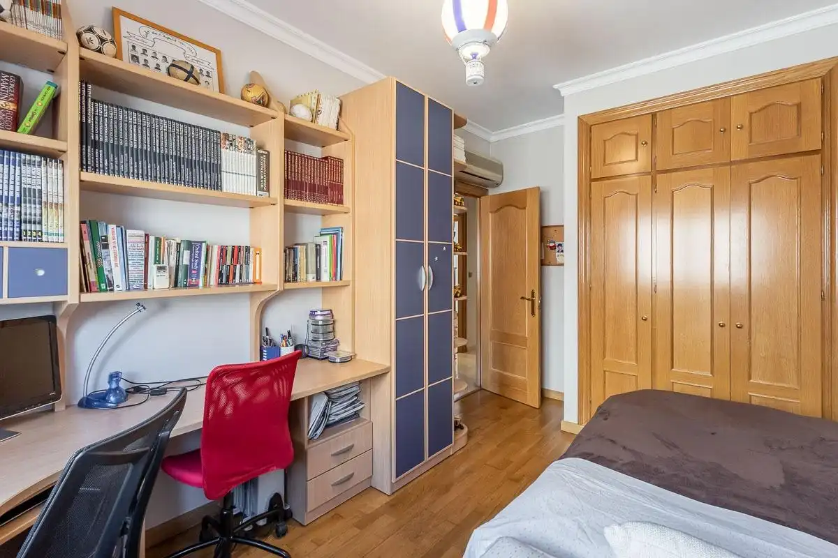 Habitación de Casa adosada en venta en Granada con Calefacción, Jardín privado y Terraza