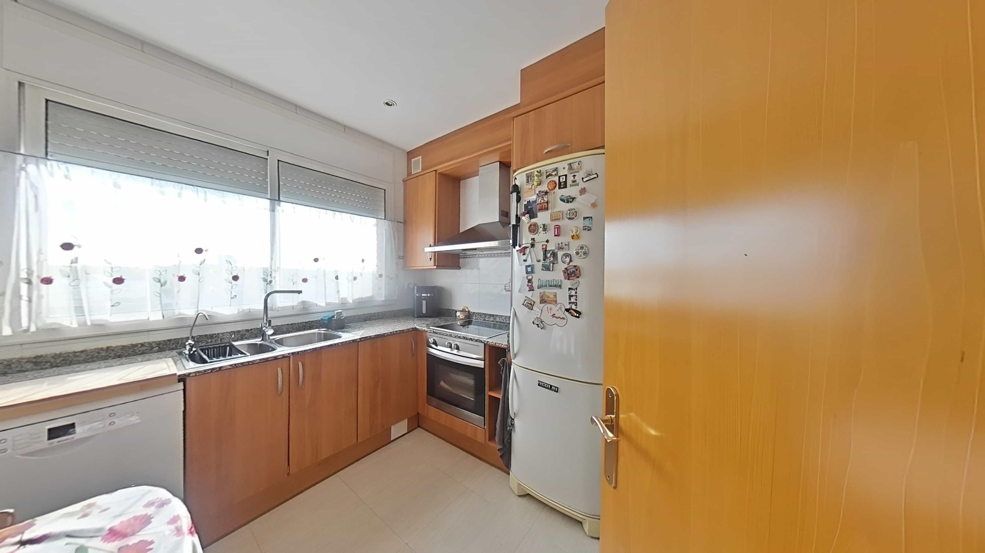 Cuina de Casa adosada en venda en Sabadell amb Aire condicionat, Calefacció i Terrassa