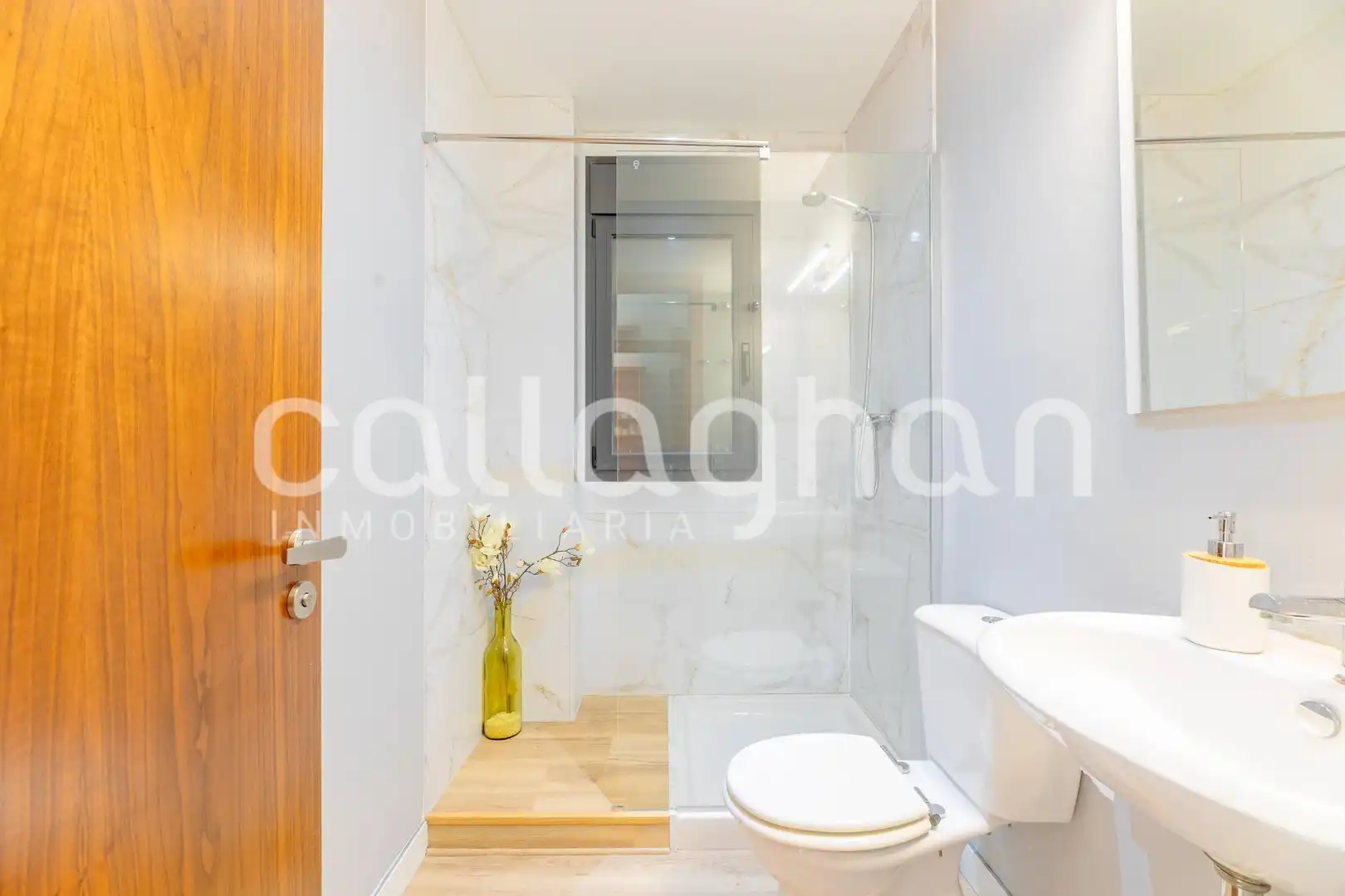 Bathroom of Detached homes for rent in Paterna  with Air Conditioner, Heating and Private garden