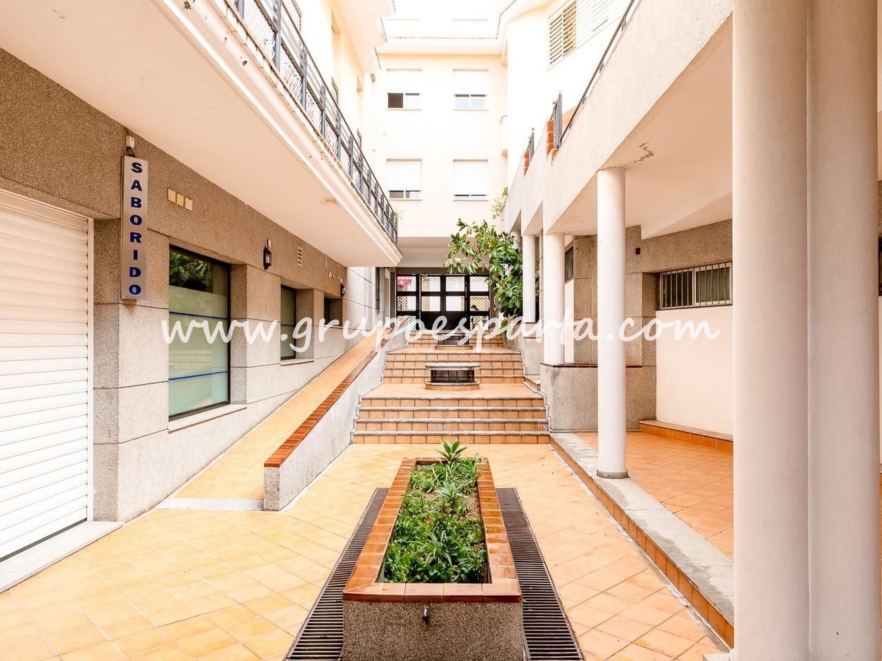 Local en venda a Calle Juan Carlos I, Sanlúcar la Mayor