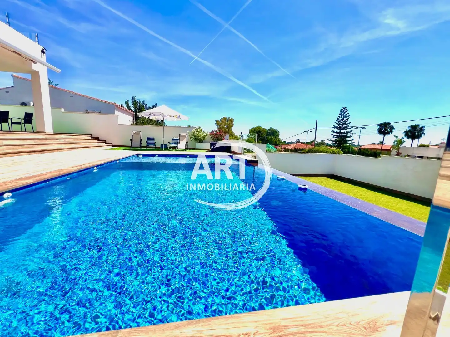 Vista exterior de Casa o chalet en venta en San Antonio de Benagéber con Aire acondicionado, Calefacción y Jardín privado