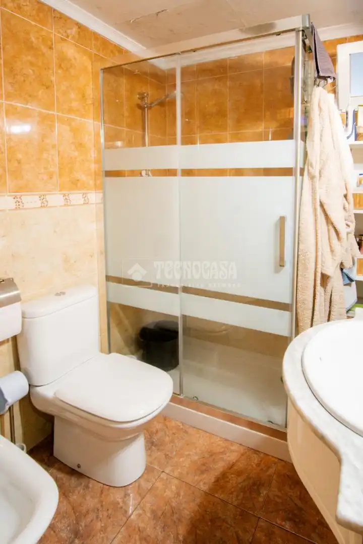 Bathroom of Flat for sale in Granada