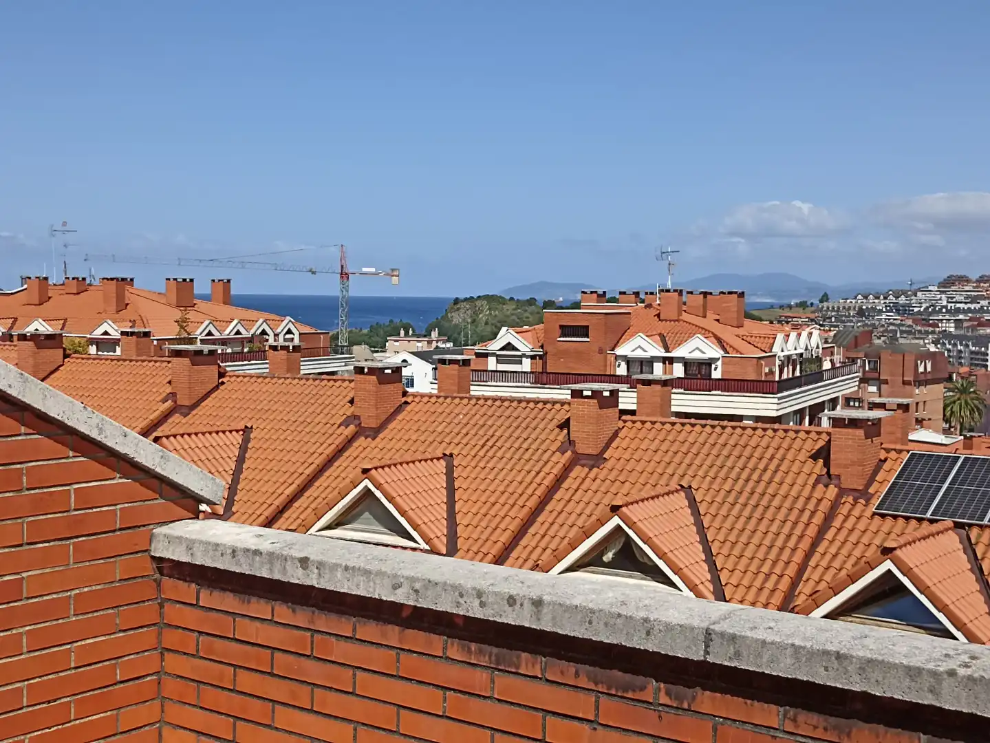 Vista exterior de Casa o chalet en venta en Castro-Urdiales con Calefacción, Jardín privado y Parquet