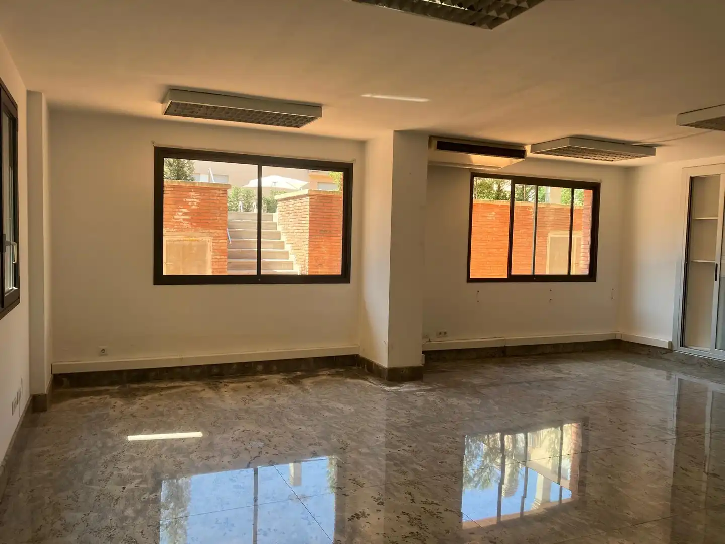 Büro zum Verkauf in Plaça Escultor Josep Clarà 7, imagen 7