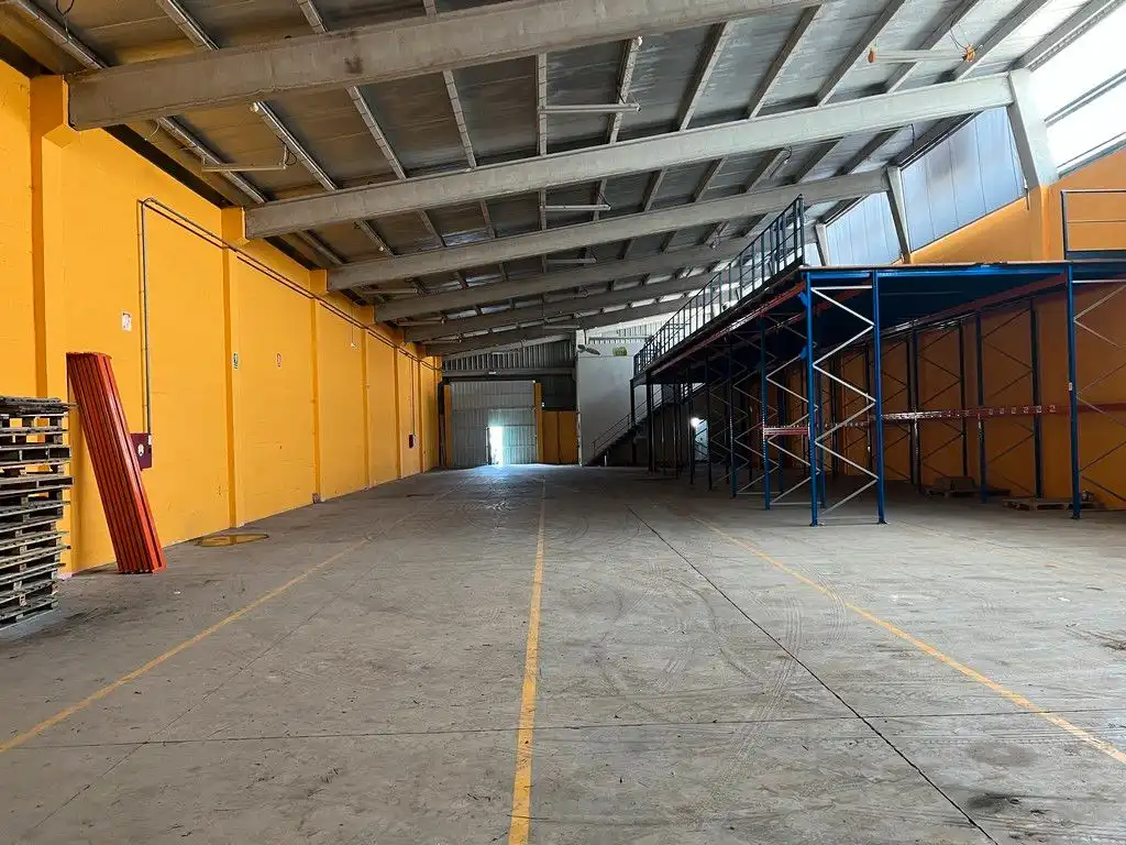 Nau industrial en venda en Santiago de Compostela 