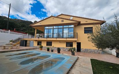 Vista exterior de Casa o xalet en venda en Castellón de la Plana / Castelló de la Plana amb Calefacció, Jardí privat i Terrassa