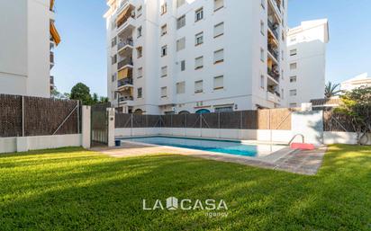 Vista exterior de Pis en venda en Sitges amb Aire condicionat, Terrassa i Piscina