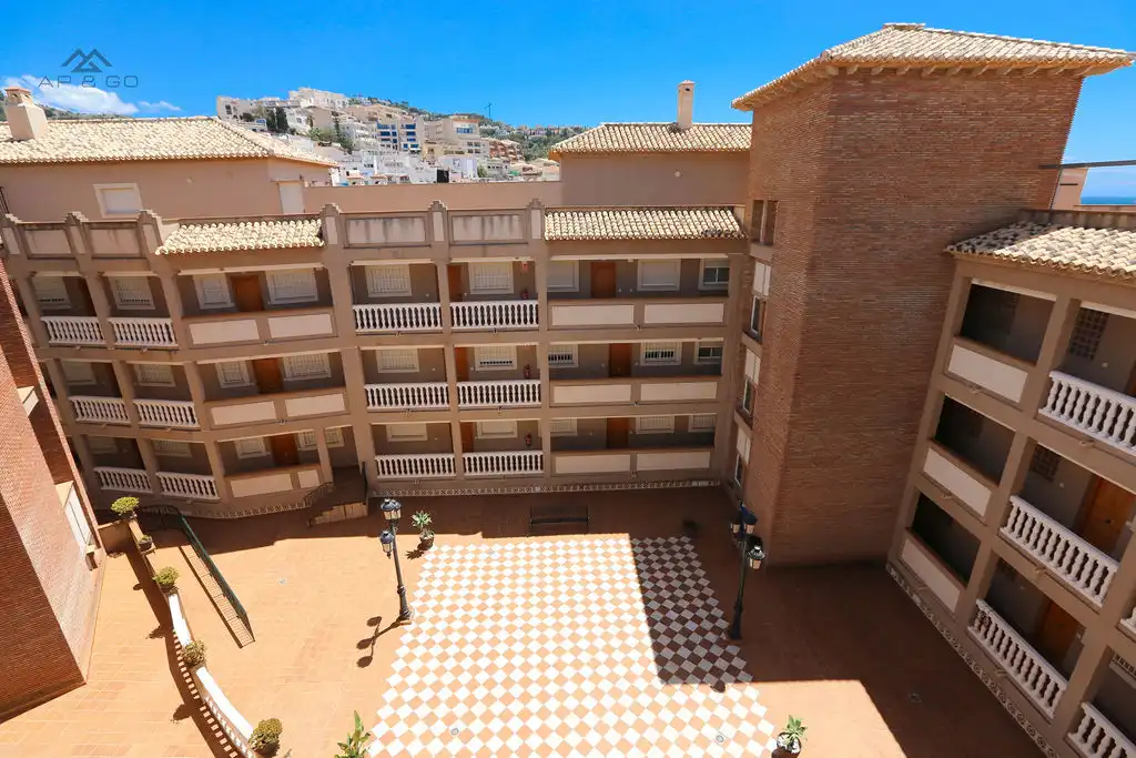 Vista exterior de Àtic de lloguer en Almuñécar amb Aire condicionat, Terrassa i Moblat
