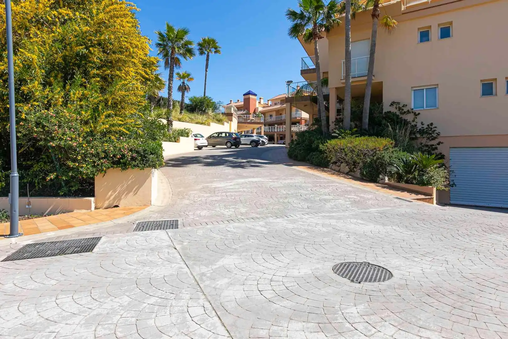 Vista exterior de Planta baixa en venda en Mijas amb Aire condicionat, Jardí privat i Terrassa
