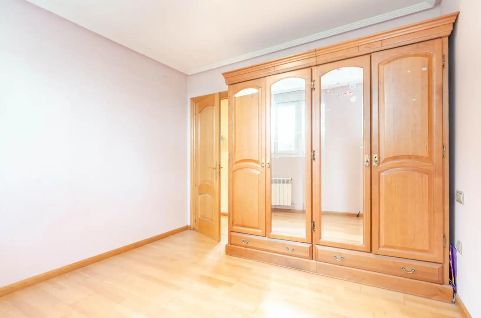 Dormitori de Casa o xalet en venda en Oviedo  amb Calefacció, Terrassa i Traster