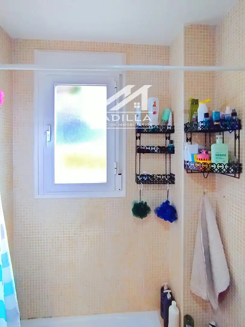 Baño de Piso en venta en Camarena con Calefacción