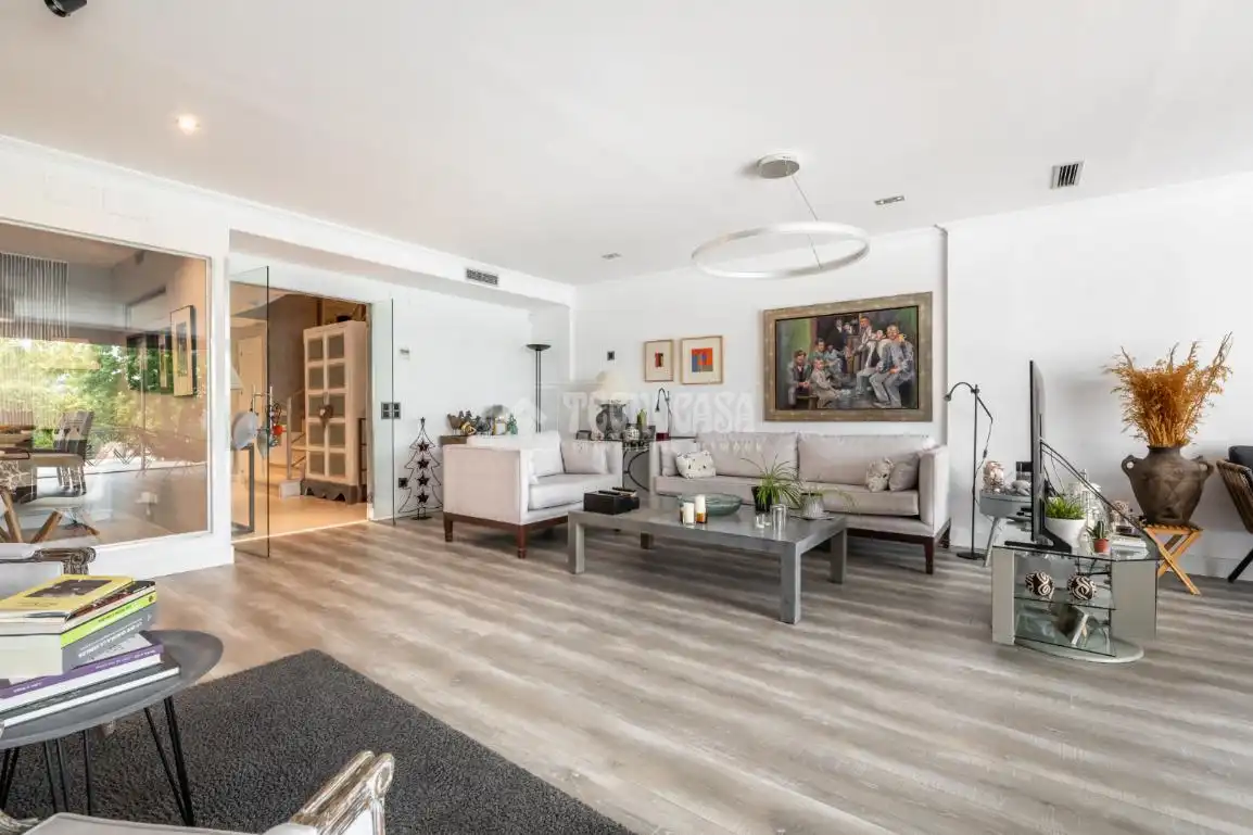 Sala de estar de Casa adosada en venta en Torrelodones con Calefacción, Terraza y Balcón