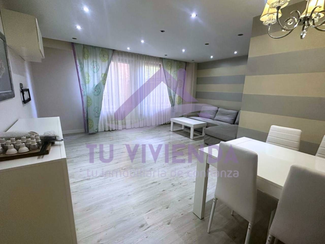 Sala d'estar de Apartament en venda en Valladolid Capital amb Calefacció, Parquet i Moblat