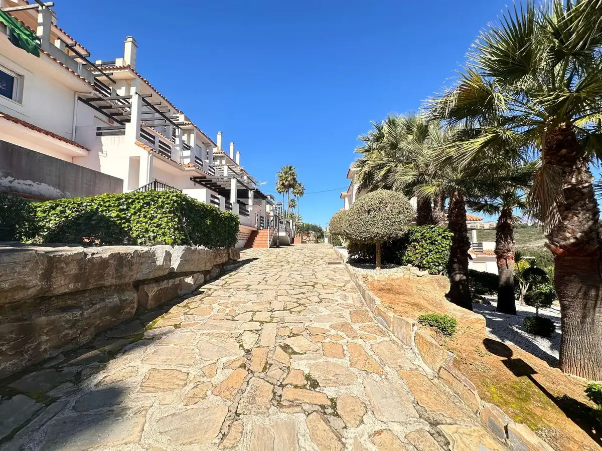 Vista exterior de Apartament en venda en Manilva amb Terrassa i Piscina comunitària