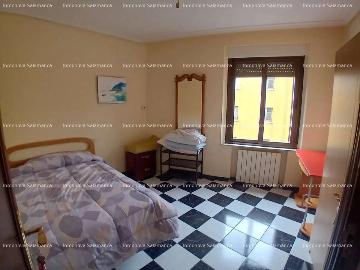 Bedroom of Flat for share in Salamanca  with Heating, Terrace and Furnished