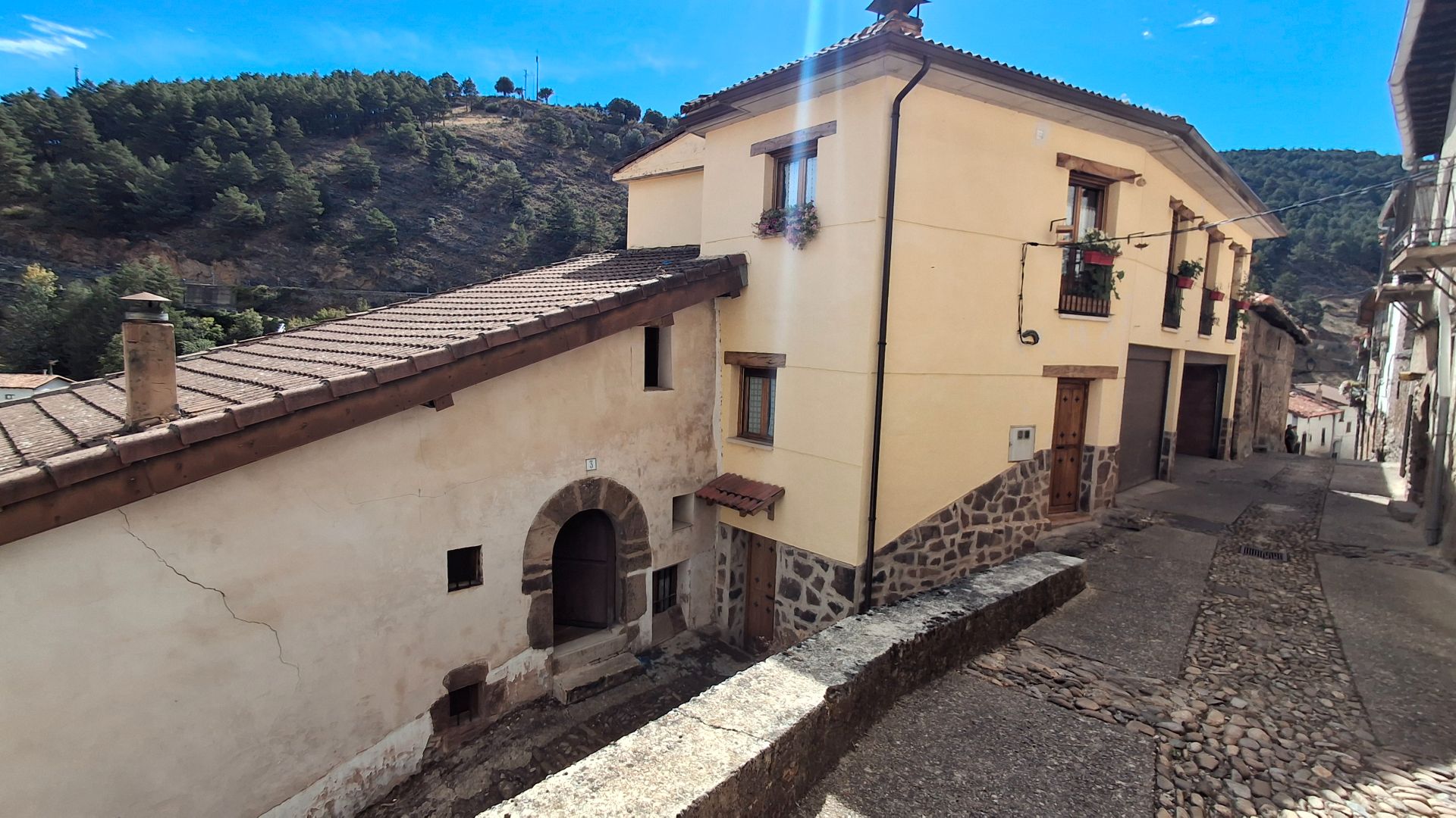 Vista exterior de Casa o xalet en venda en Ortigosa de Cameros amb Calefacció, Parquet i Traster