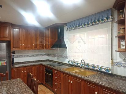 Kitchen of Single-family semi-detached for sale in Petrer