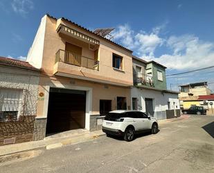 Vista exterior de Casa adosada en venda en Dolores amb Aire condicionat i Balcó