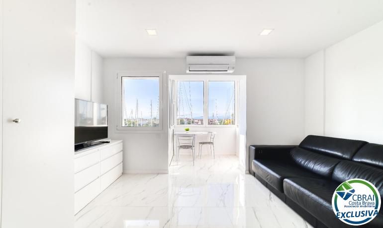 Living room of Apartment for sale in Empuriabrava  with Furnished