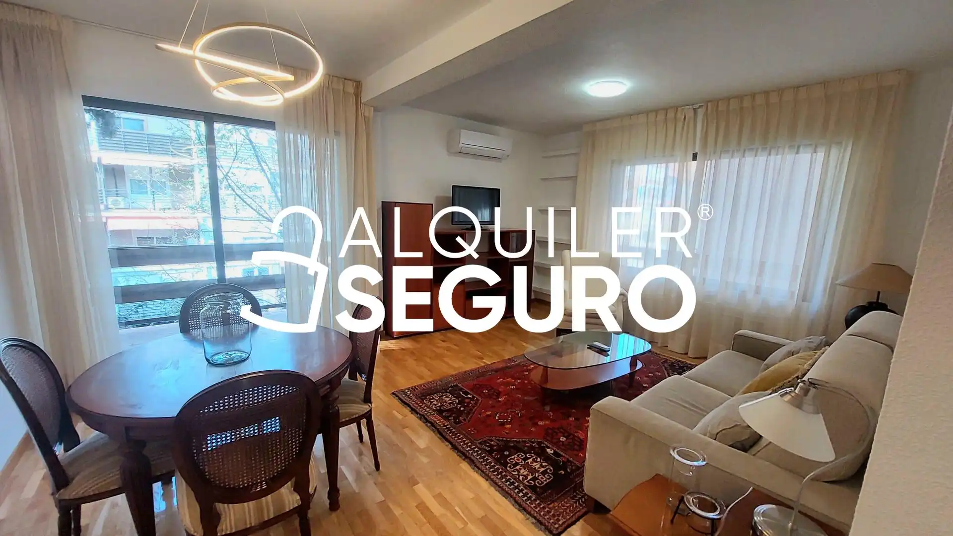 Sala de estar de Piso de alquiler en  Madrid Capital con Aire acondicionado, Calefacción y Amueblado