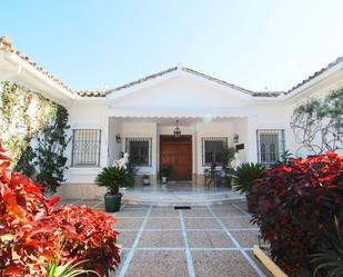 Vista exterior de Casa o xalet en venda en Jerez de la Frontera amb Aire condicionat, Calefacció i Jardí privat