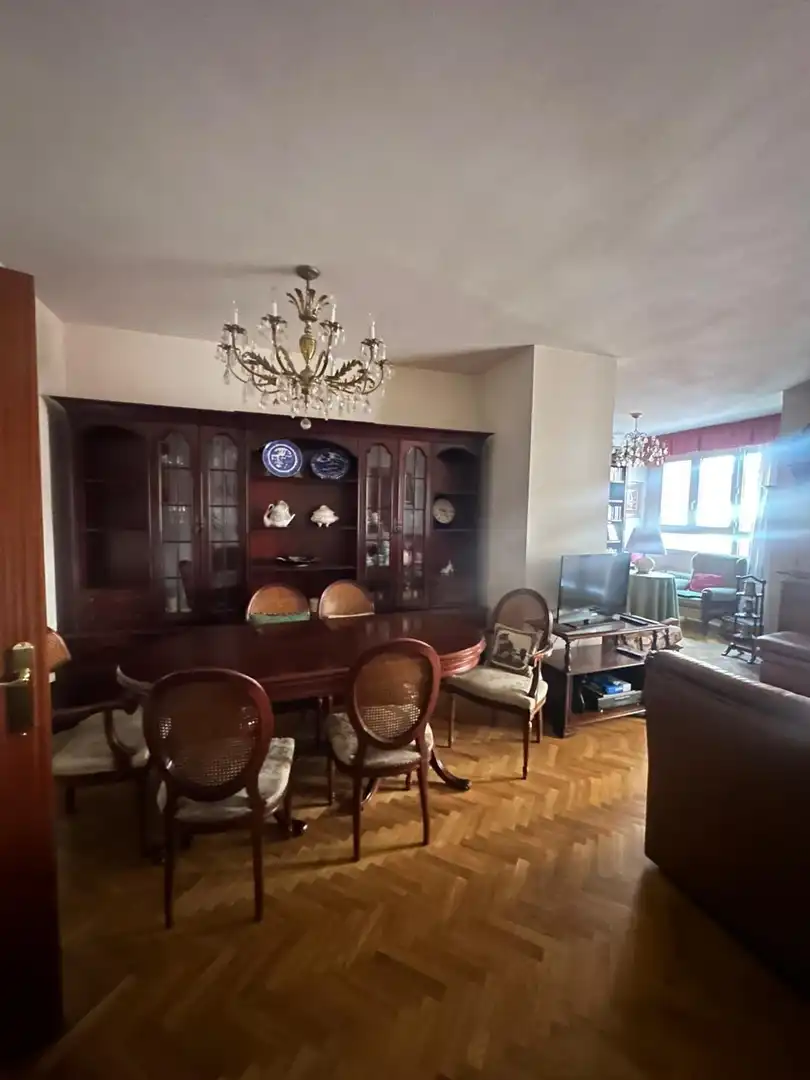 Comedor de Piso en venta en León Capital  con Calefacción, Terraza y TV