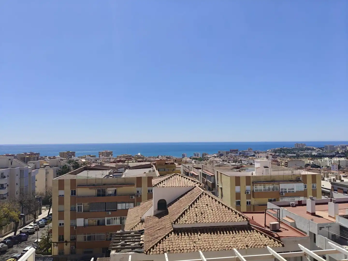Vista exterior de Ático de alquiler en Benalmádena con Aire acondicionado, Jardín privado y Amueblado