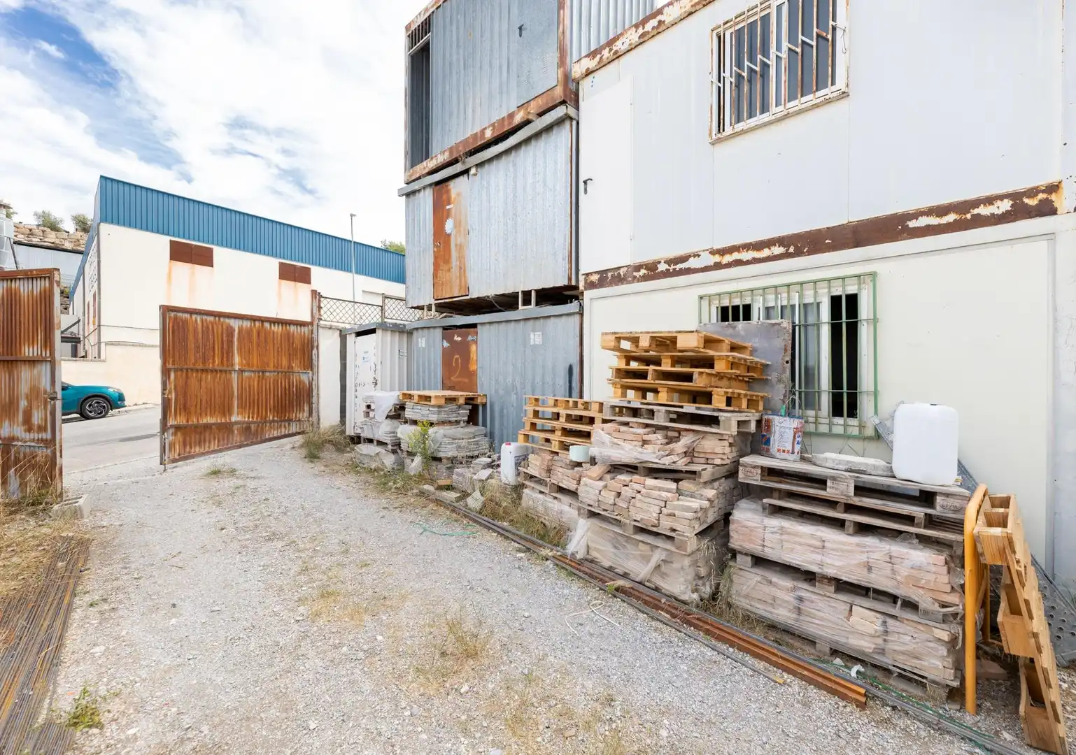 Außenansicht von Fabrik Grundstücke zum Verkauf in Barrio de la Vega