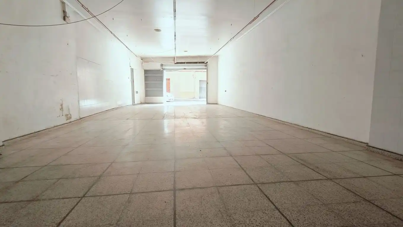 Local comercial en alquiler en Llombai