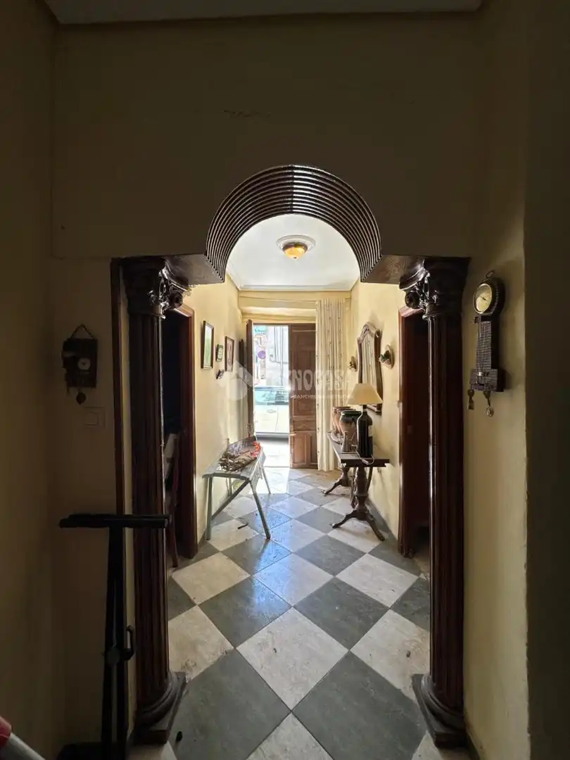 Casa aparellada amb terrassa en venda a Lupión, imagen 2