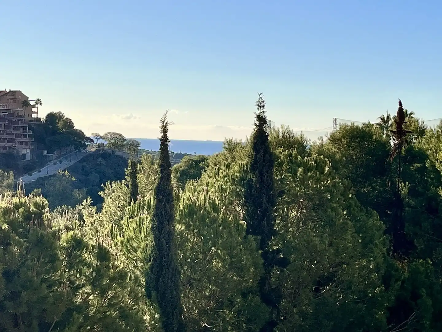 Außenansicht von Wohnungen zum Verkauf in Marbella mit Klimaanlage, Heizung und Privatgarten