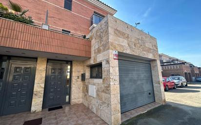 Exterior view of Single-family semi-detached for sale in El Vendrell  with Air Conditioner, Terrace and Balcony