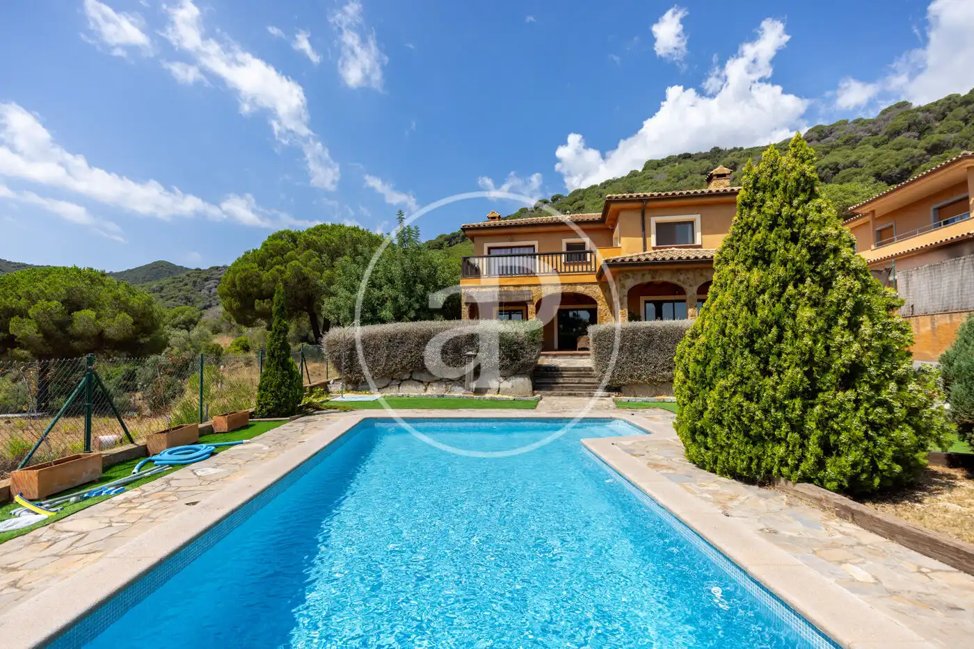 Vista exterior de Casa o xalet en venda en Argentona amb Aire condicionat, Calefacció i Jardí privat