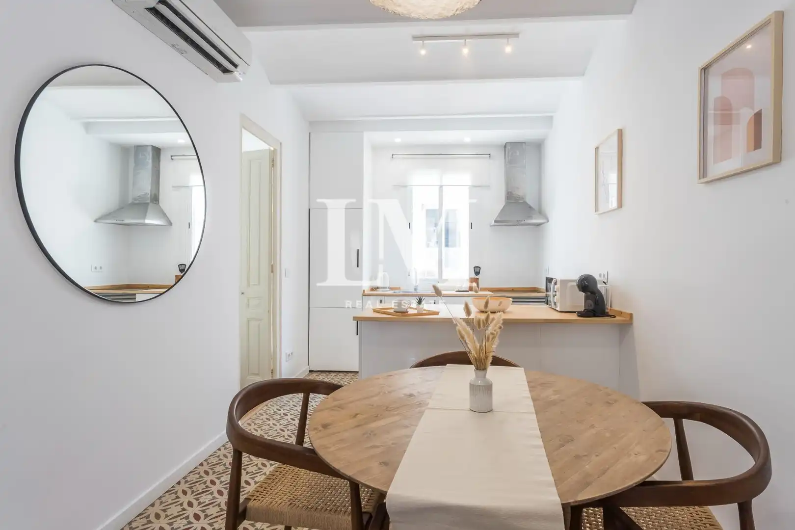 Cuina de Apartament de lloguer en Barcelona amb Aire condicionat, Calefacció i Moblat