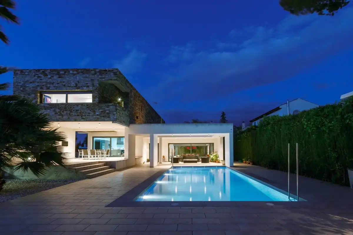 Chalet con piscina en venta en Calle Abeto 8, imagen 4
