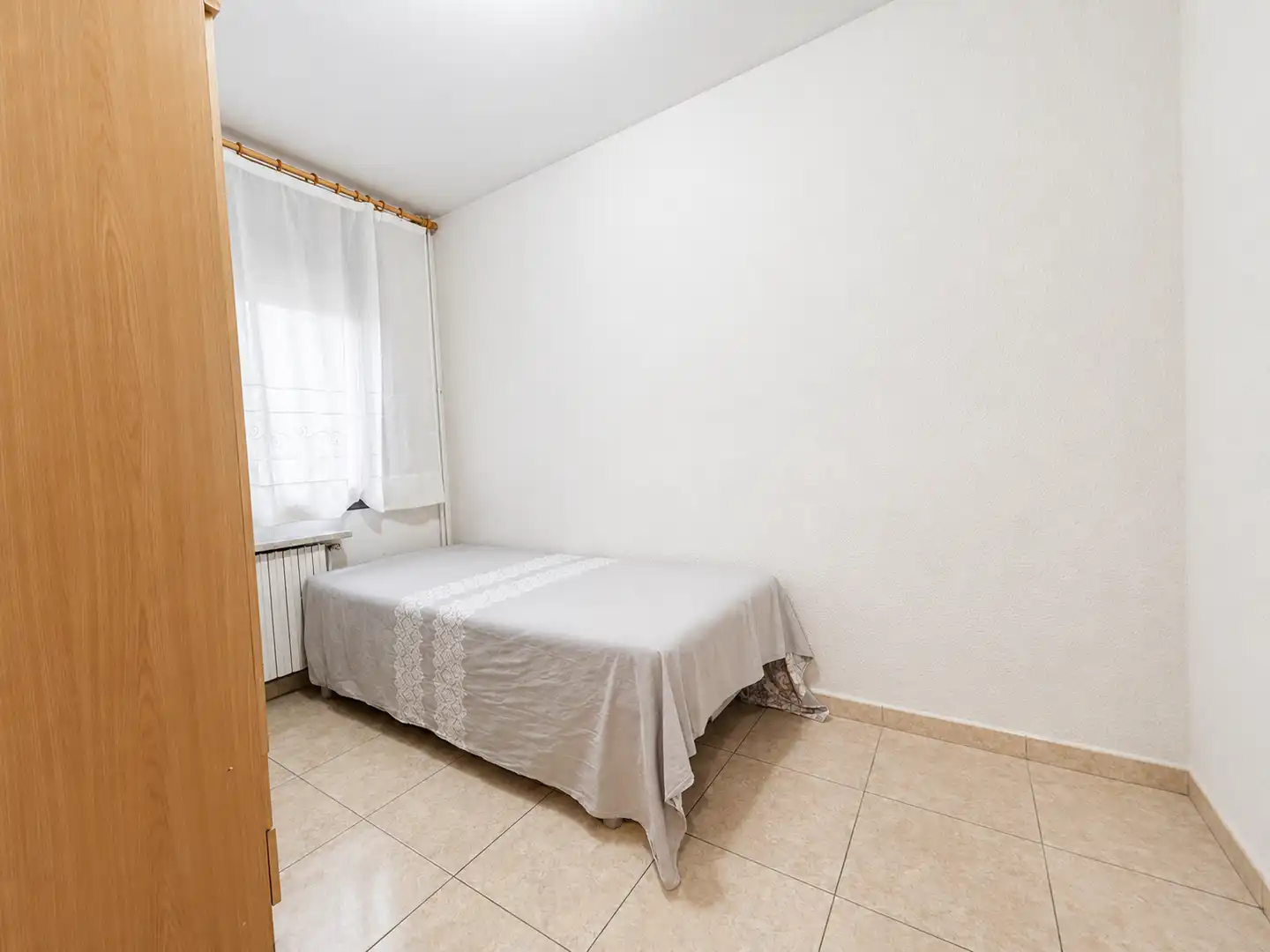 Habitación de Casa adosada en venta en Manlleu con Calefacción, Jardín privado y Terraza