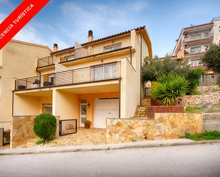 Vista exterior de Casa adosada en venda en Llançà amb Calefacció, Jardí privat i Terrassa