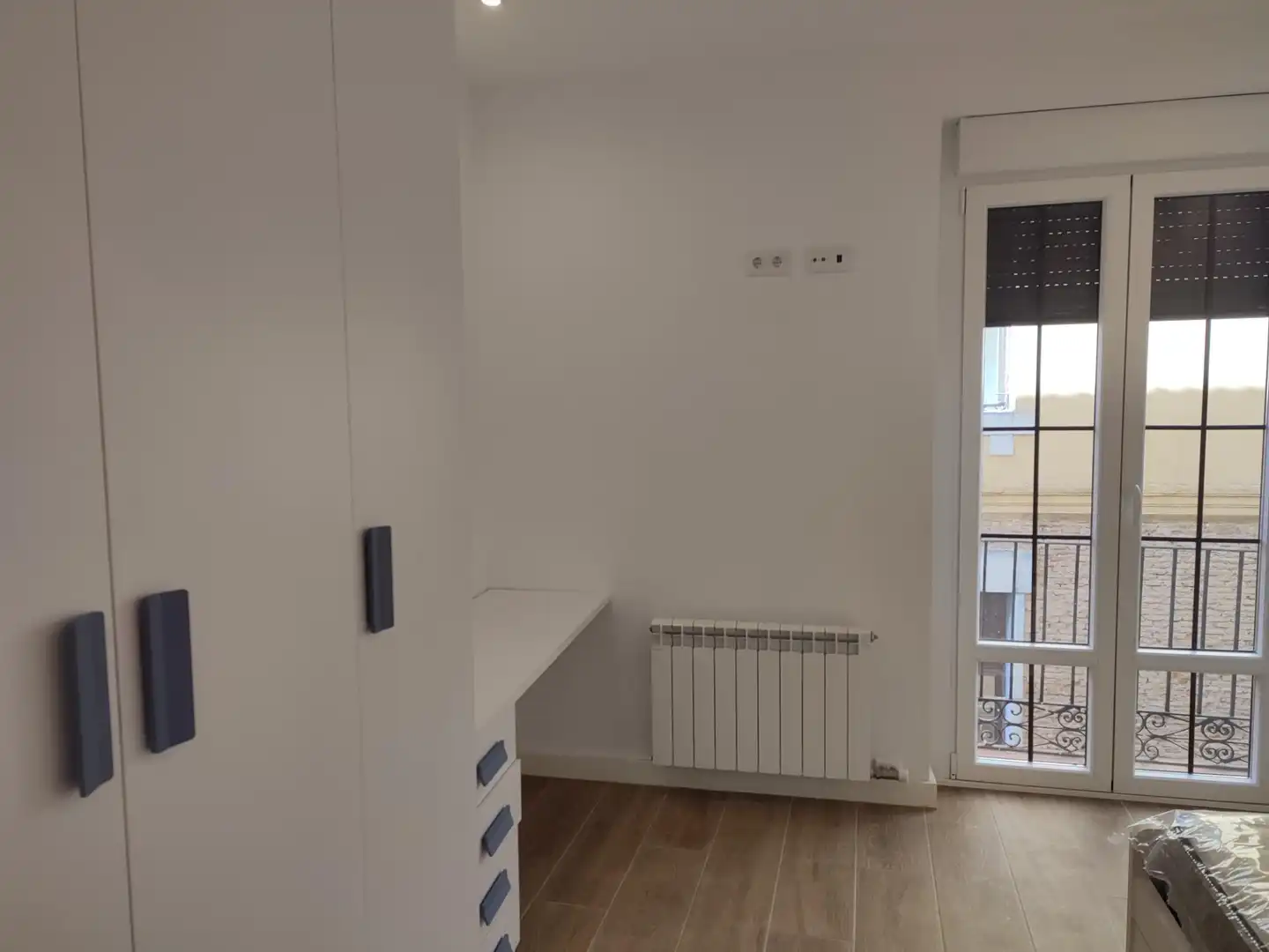 Bedroom of Flat for sale in Zaragoza  with Air Conditioner, Heating and Furnished