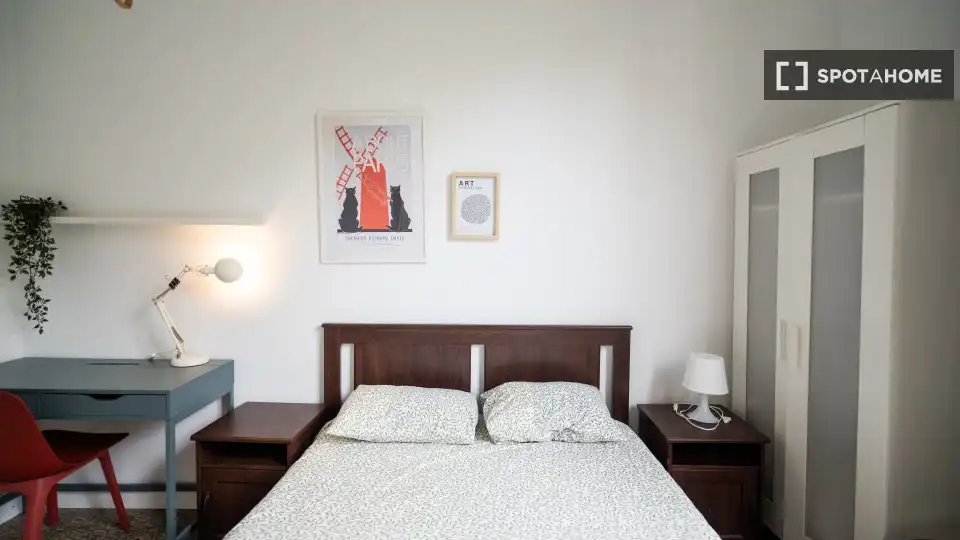 Bedroom of Flat for share in Barcelona  with Air Conditioner, Heating and Furnished